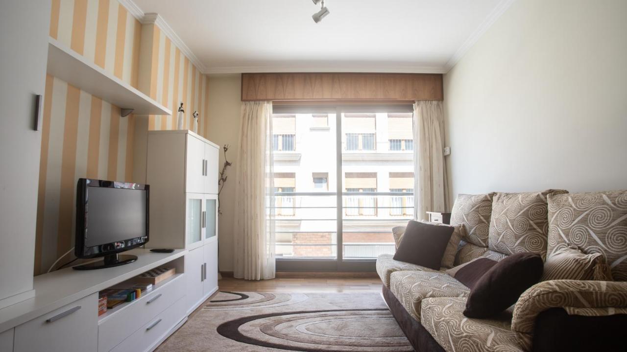 Apartamento En El Centro Con Plaza De Garaje А-Гуарда Екстер'єр фото